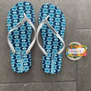 Ipanema flip flops - tags on